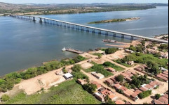 Obras da ponte sobre o rio Araguaia, que liga os estados do Pará e do Tocantins, na rodovia BR-153. 