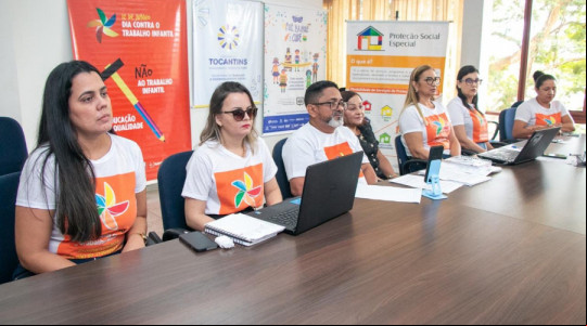  Técnicos da Setas orientam o pessoas e técnicos da Proteção Social Especial dos municípios