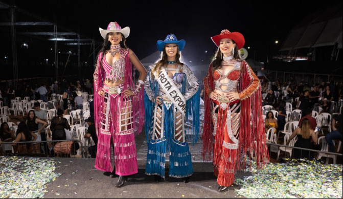 As três finalistas do concurso Garota Expoara 2025: Gabrielle Lagares (2º lugar), Maria Cecília Palitot (1º lugar) e Roberta Carvalho (3º lugar).